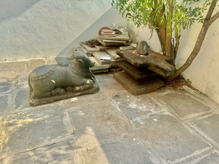 Sivalinga and Nandi